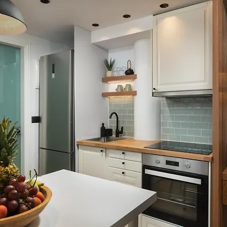 Nomas Lifestyle Living-Private Parking Apartment